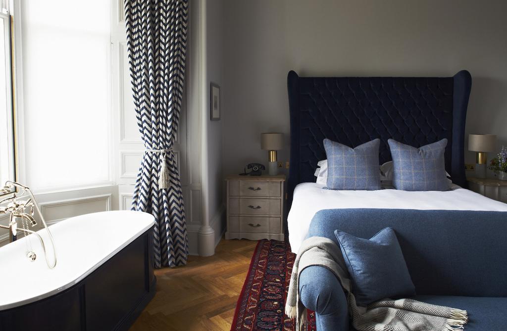 The Roseate Edinburgh - Small Luxury Hotels Of The World Edimburgo Exterior foto A bedroom at the hotel