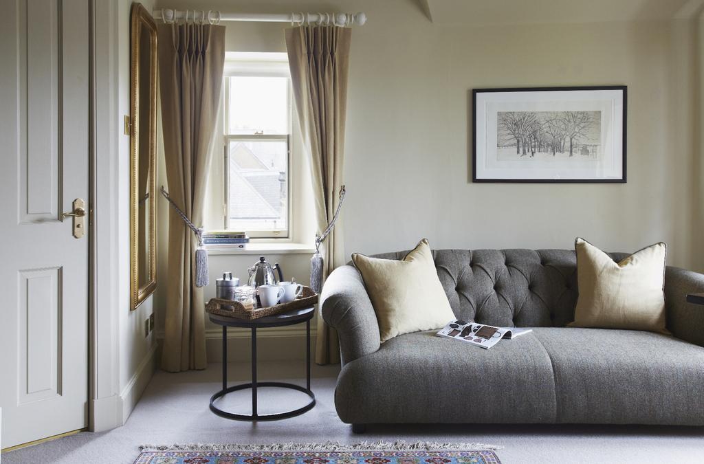 The Roseate Edinburgh - Small Luxury Hotels Of The World Edimburgo Exterior foto A room at The Ivy Hotel