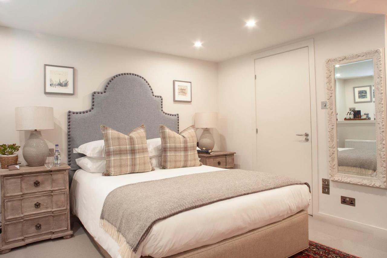 The Roseate Edinburgh - Small Luxury Hotels Of The World Edimburgo Exterior foto A bedroom at The Swan