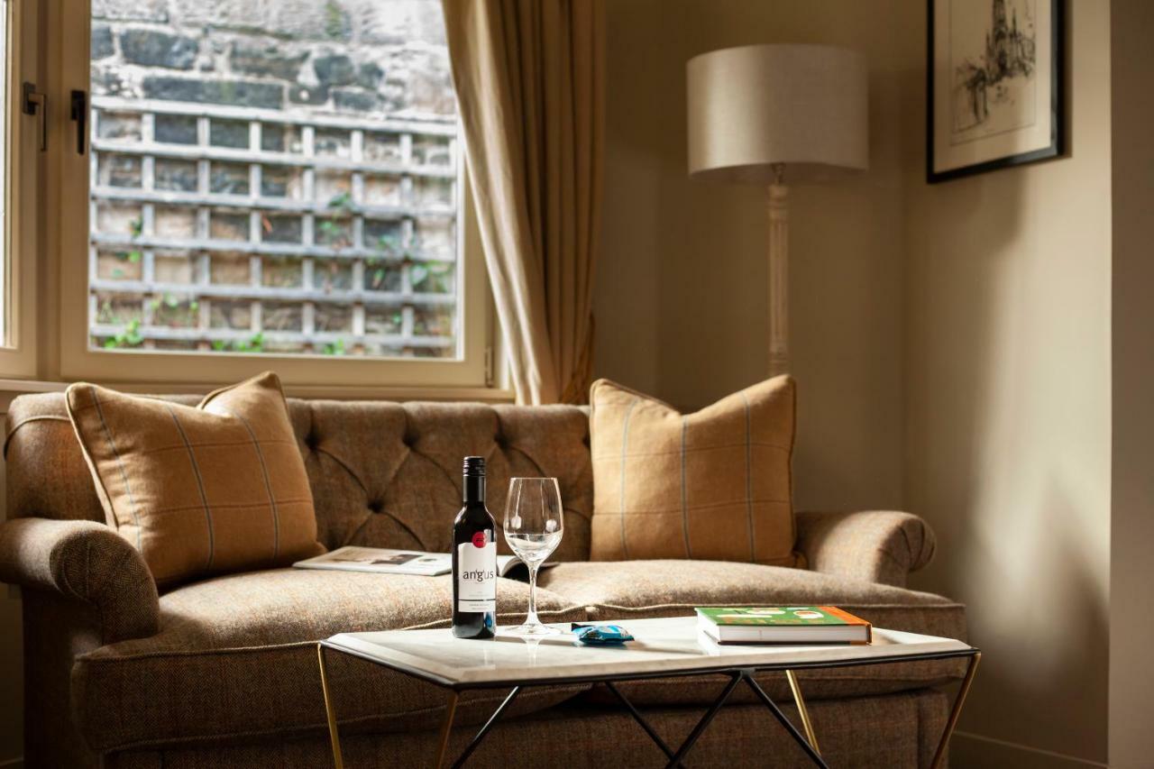 The Roseate Edinburgh - Small Luxury Hotels Of The World Edimburgo Exterior foto A living room at the hotel